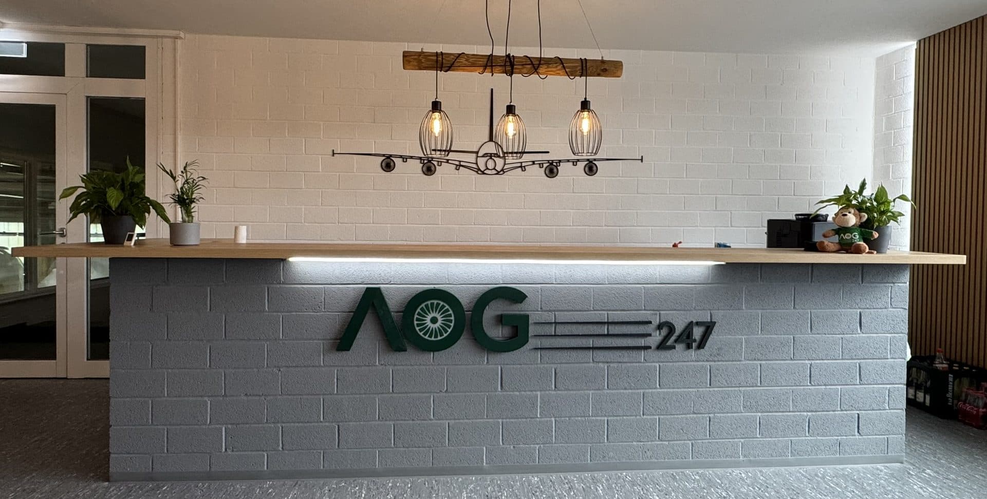 Reception desk at the AOG-247 Europe GmbH office in Zella-Mehlis
